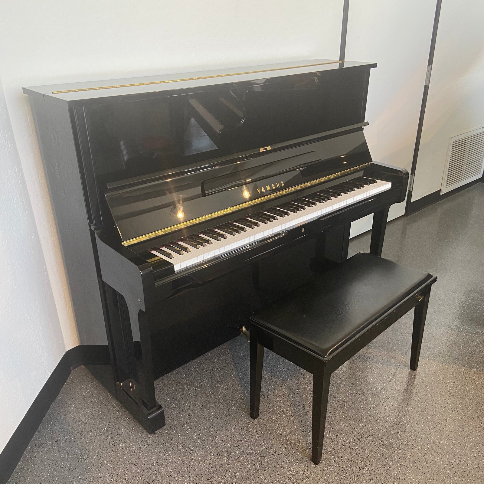 Yamaha U1 (48")