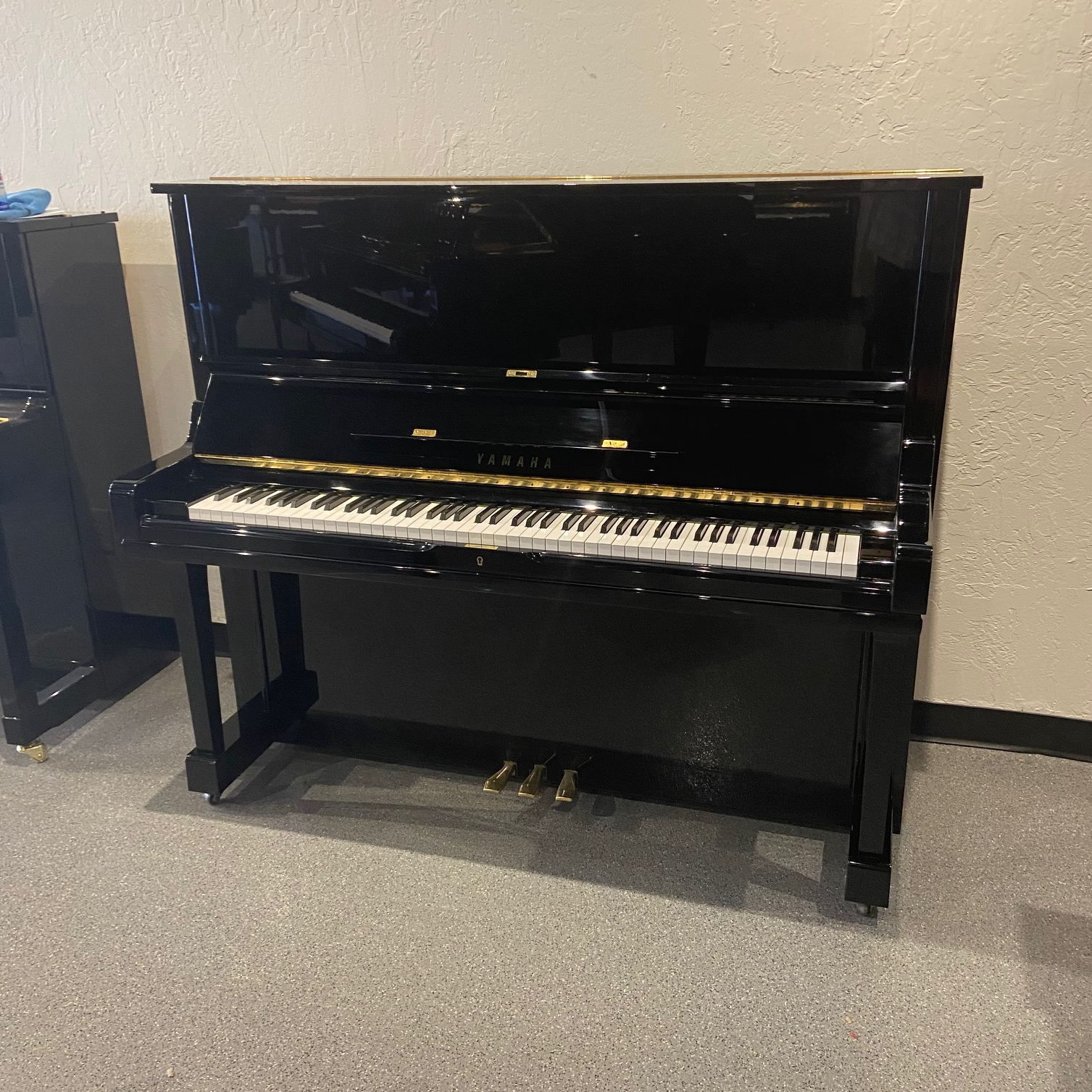 Yamaha U30A (Online Only)